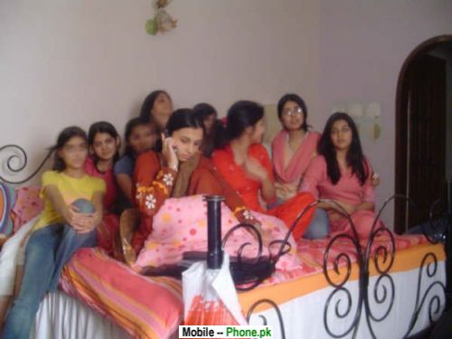 Desi Girl Group Wallpapers Mobile Pics
